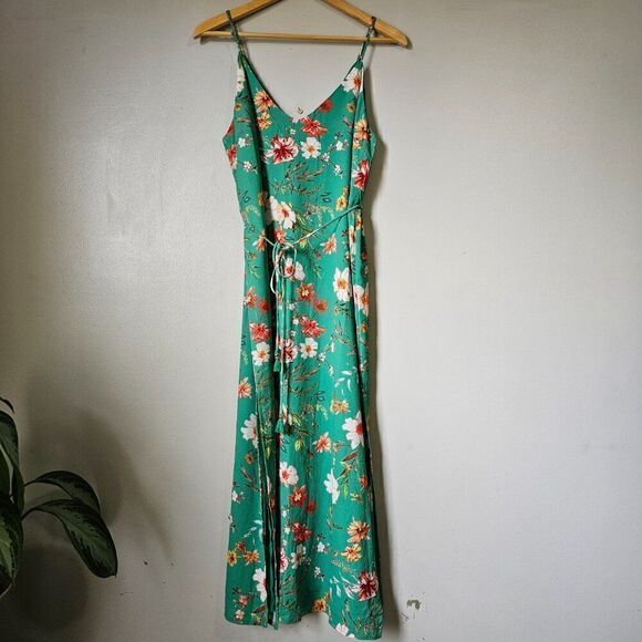NWT ESSUE GREEN FLORAL V NECK SPAGHETTI STRAP MAXI DRESS SLIT SIDES SIZE L - Picture 1 of 15